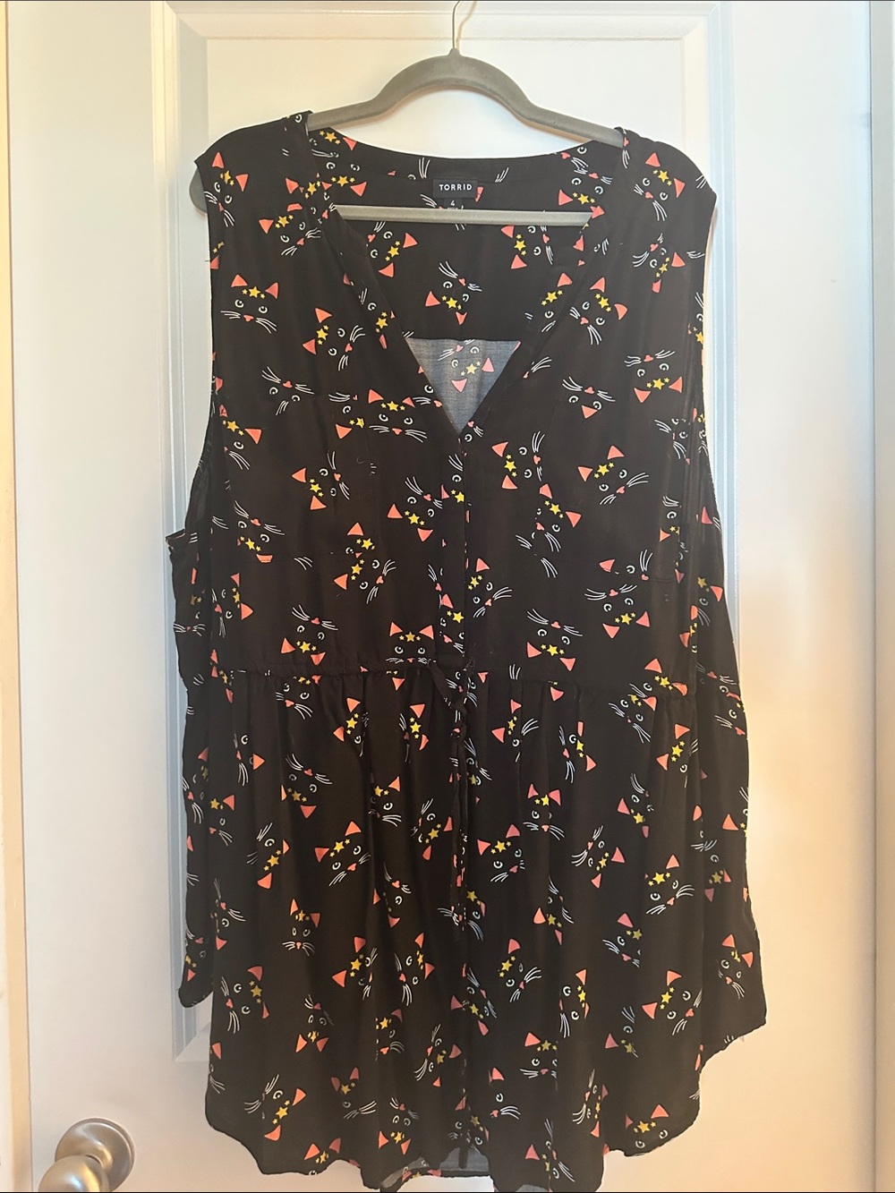Torrid Black Cat Face Sleeveless Blouse- Chinch Waist w Front Pocket